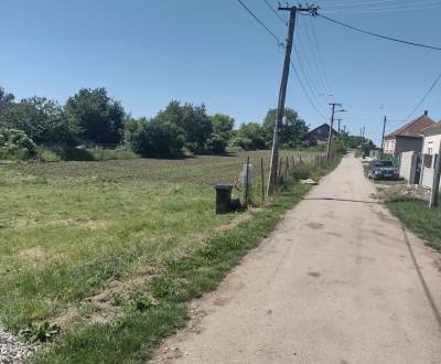 Predám stavebný pozemok 24á v obci Semerovo