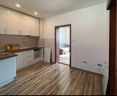 Hľadám pre klienta 3-izbový byt na prenájom v Dubnici nad Váhom