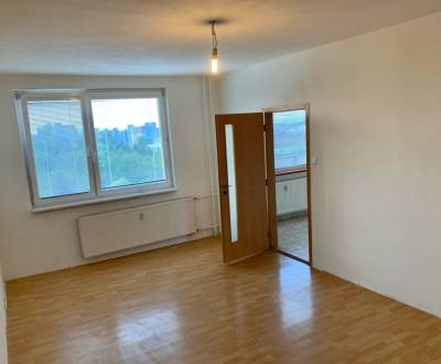 Hľadám pre klienta 2-izbový byt na prenájom v Dubnici nad Váhom