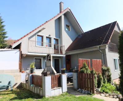 Priestranný - viacgeneračný  rodinný dom v Borinke pri Bratislave