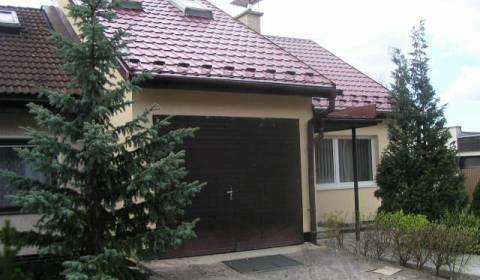 Prenájom : Veľký rodinný dom na Bôriku v Žiline s tromi garážami