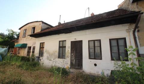 Predaj starý dom v centre mesta Trenčianske Teplice!