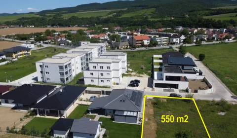 Stavebný pozemok 550 m2 vedľa kúpeľov Piešťany - Banka