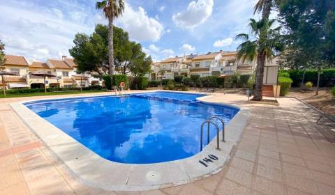 Moderný 3 izbový vila-byt s bazénom, Punta Prima Španielsko