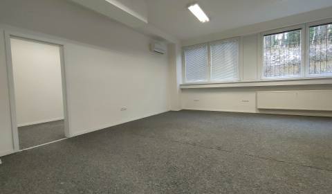 Prenájom : Dvojkancelária v administratívnej budove v Žiline - Vlčince