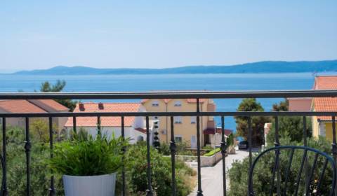 Trogir, Čiovo – zariadený apartmán s výhľadom na more