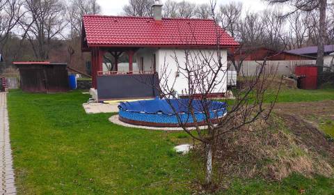 Murovaná chatka s bazénom, novostavba, záhrada, Šar. Michaľany