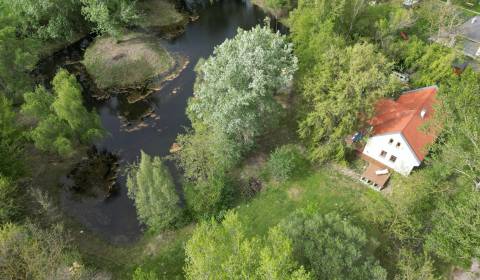 PREDAJ : Rodinný dom s vlastným jazerom v obci DUNASZENTPÁL