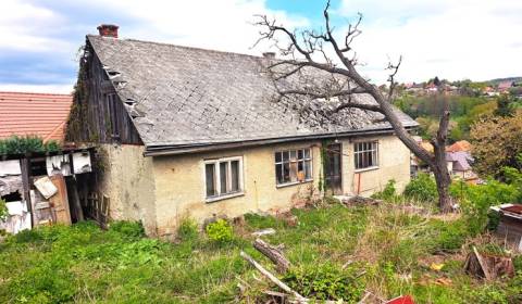 Na predaj pozemok so starým domom v obci Veľká Lehota