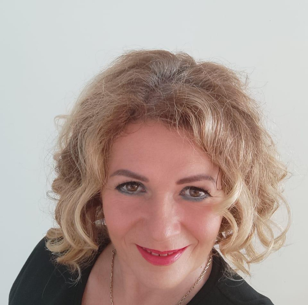 Iveta Zaťková Sečenová