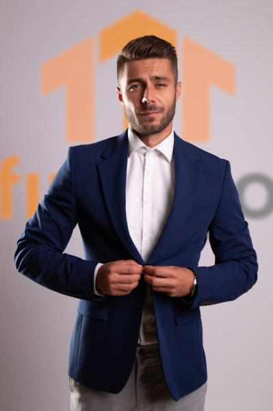 Mgr.  Tomáš  Vanek