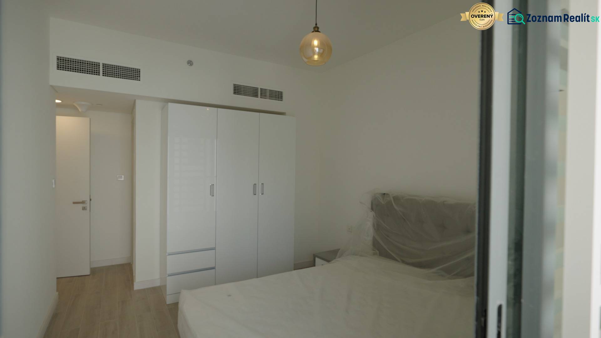 3izbový byt v Al Raha Lofts 1 - Abu Dhabi - C3513.00_00_05_24.Still073.jpg