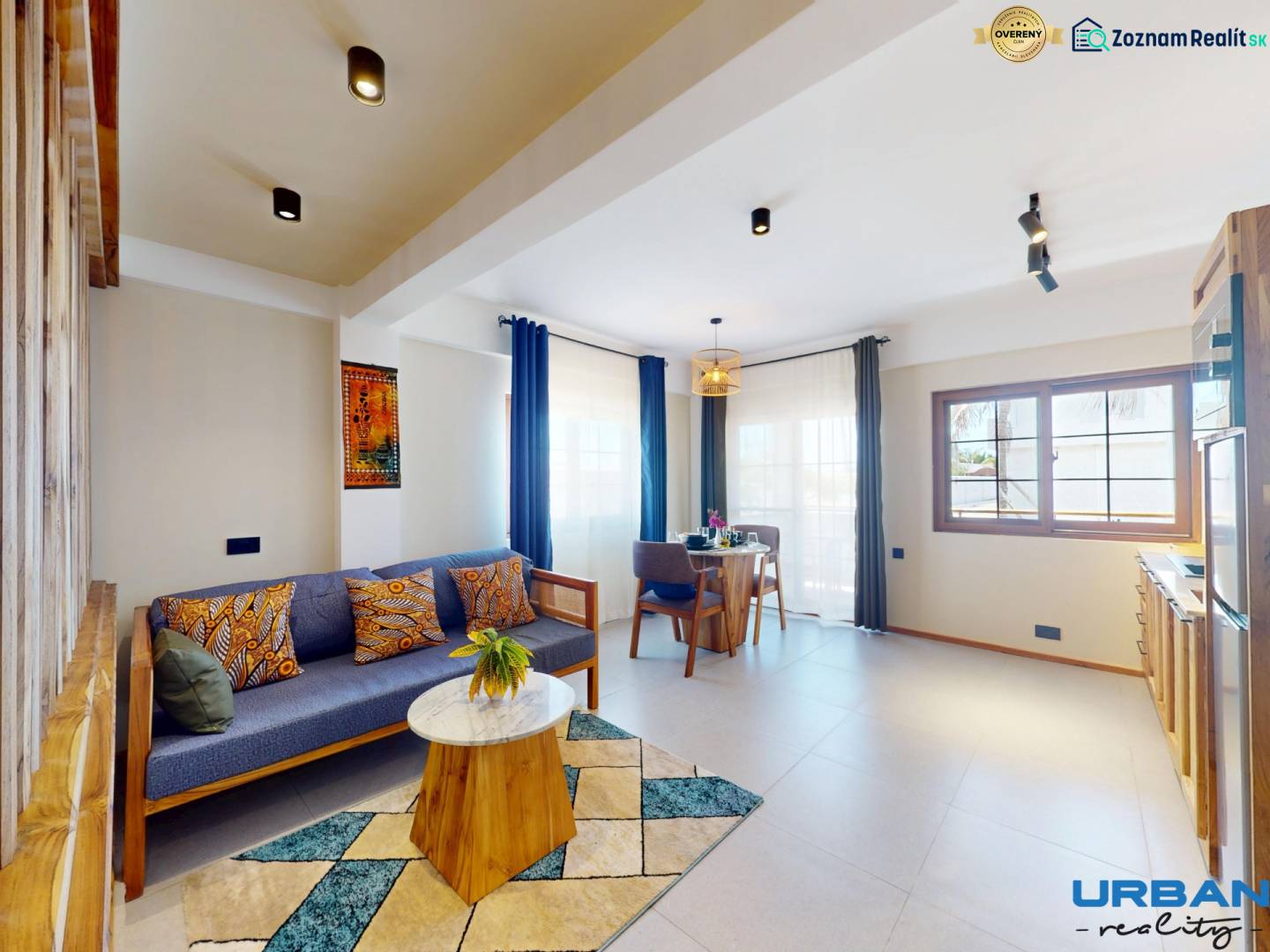 APARTMÁN NA PREDAJ V PAJE, ZANZIBAR - Modern-studio-apartment-in-Zanzibar-Sofa-and-coffee-table.jpg