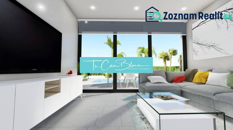 Ekologická novostavba Calasparra, 77-117m2, 2-3spálne - Obývačka v rodinnom dome s pohovkou a výhľadom na terasu s bazénom.