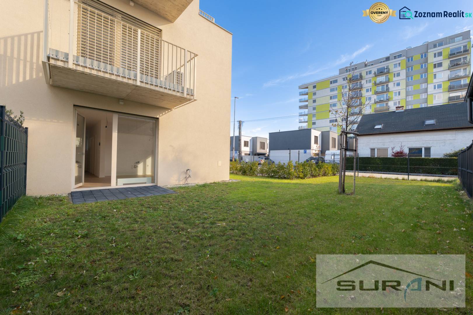 2-izbový byt s predzáhradkou 135 m² a parkovaním v tichej časti BA - Záhrada pri 2-izbovom byte na Železničnej ulici v Bratislave - Vrakuni.