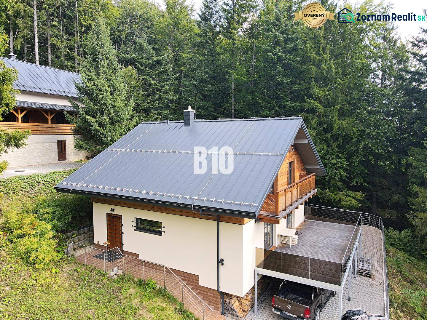 LUKRATÍVNA CHATA - NOVOSTAVBA - SRDCE VRÁTNEJ DOLINY - Chata v Terchovej obklopená lesmi s veľkou terasou a parkovacím miestom.