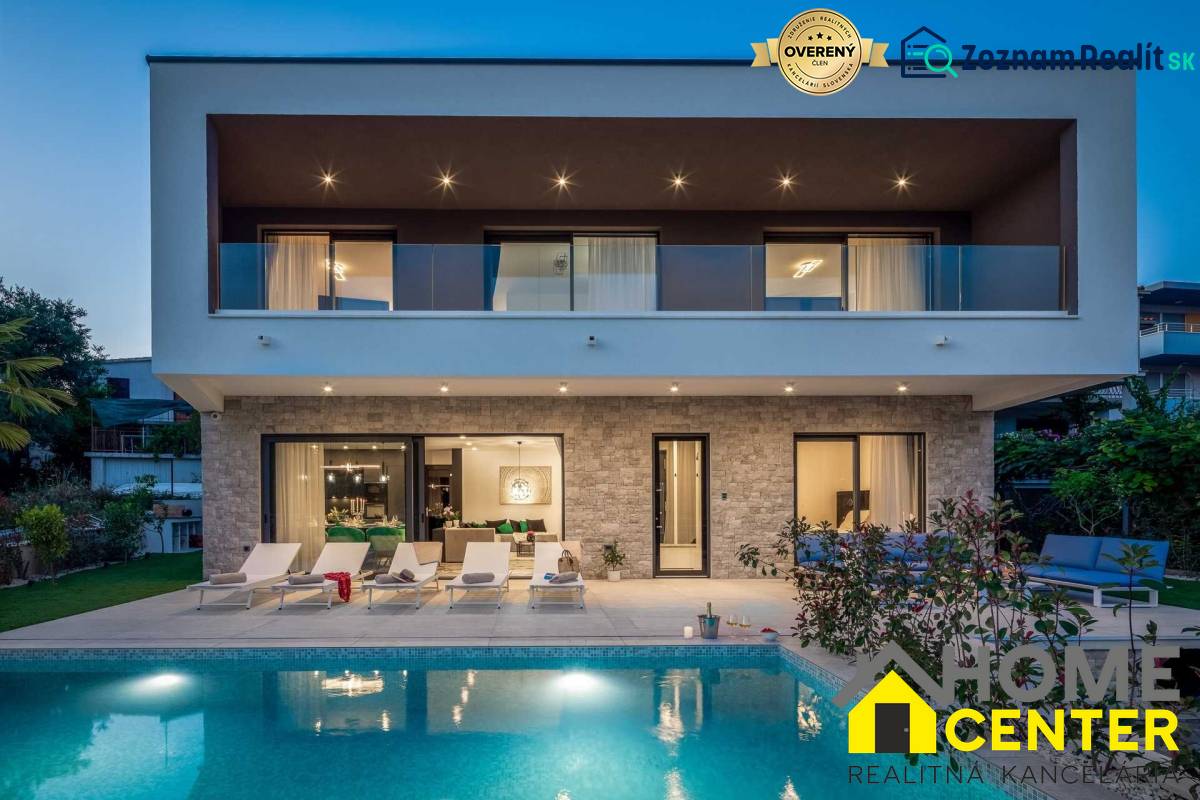 NA PREDAJ novo postavená VILA  /200 m2/ pri mori, Rogoznica - Vila v Bale s bazénom a terasou, obklopená zeleňou a oddychovými priestormi.