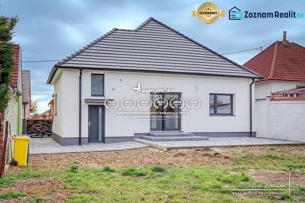 3-izbový moderne zrekonštruovaný rodinný dom v obci Jaslovské Bohunice - Rodinný dom na Orechovej ulici v Jaslovských Bohuniciach s trávnatým dvorom a spevnenými chodníkmi.