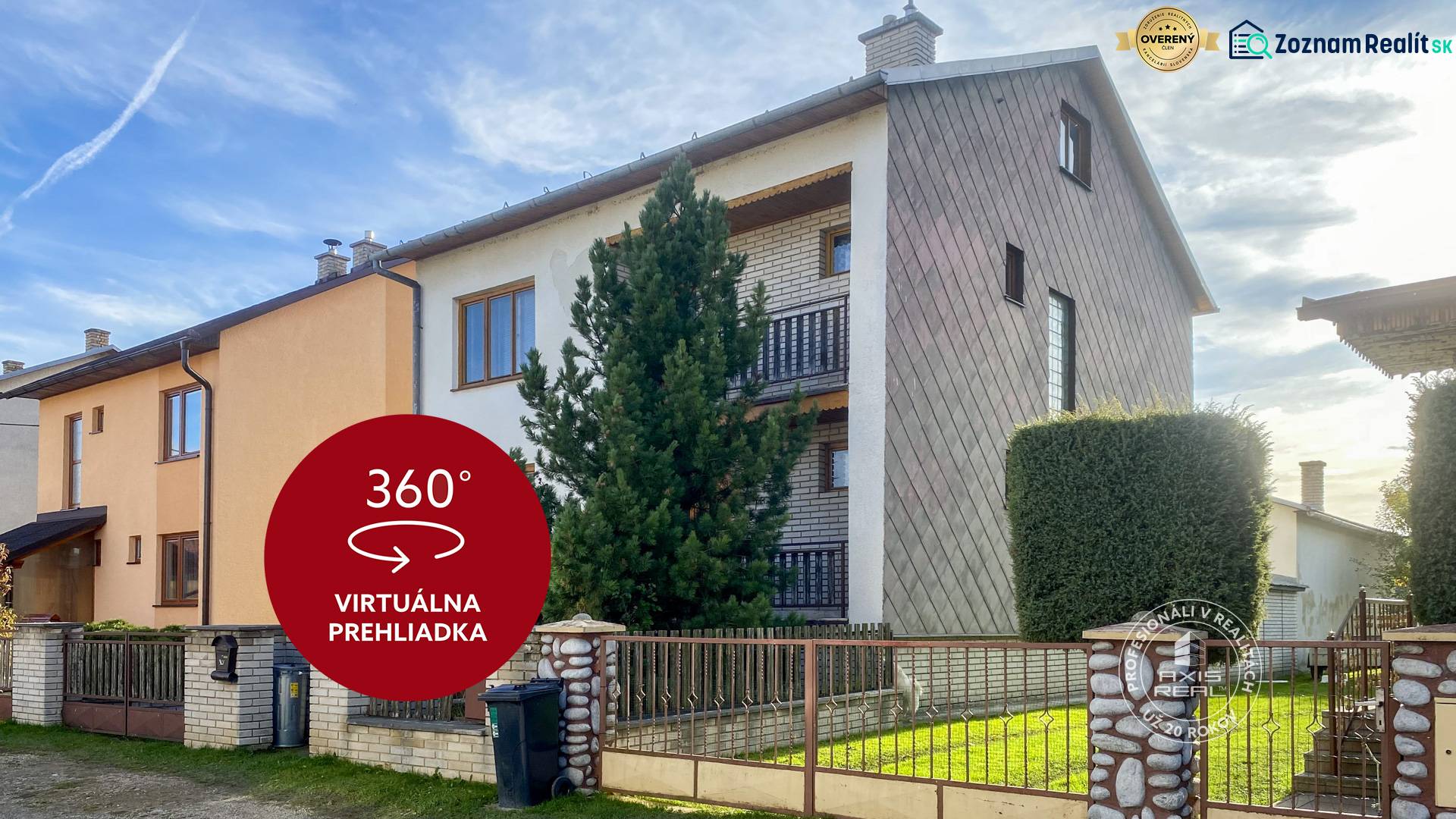 Rodinný dom, Kamienka, okr. Stará Ľubovňa - Rodinný dom na ulici Kamienka v Kamienke s dreveným obkladom a udržiavanou zeleňou.