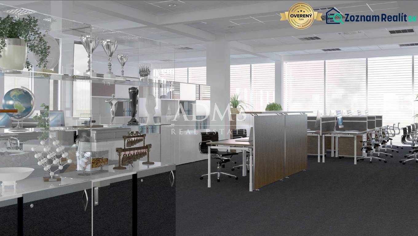 Kancelárie vo vysokom štandarde v centre Žiliny - Priestranné kancelárie so stolmi a dekoráciami, vrátane trofejí a rastlín na policiach.