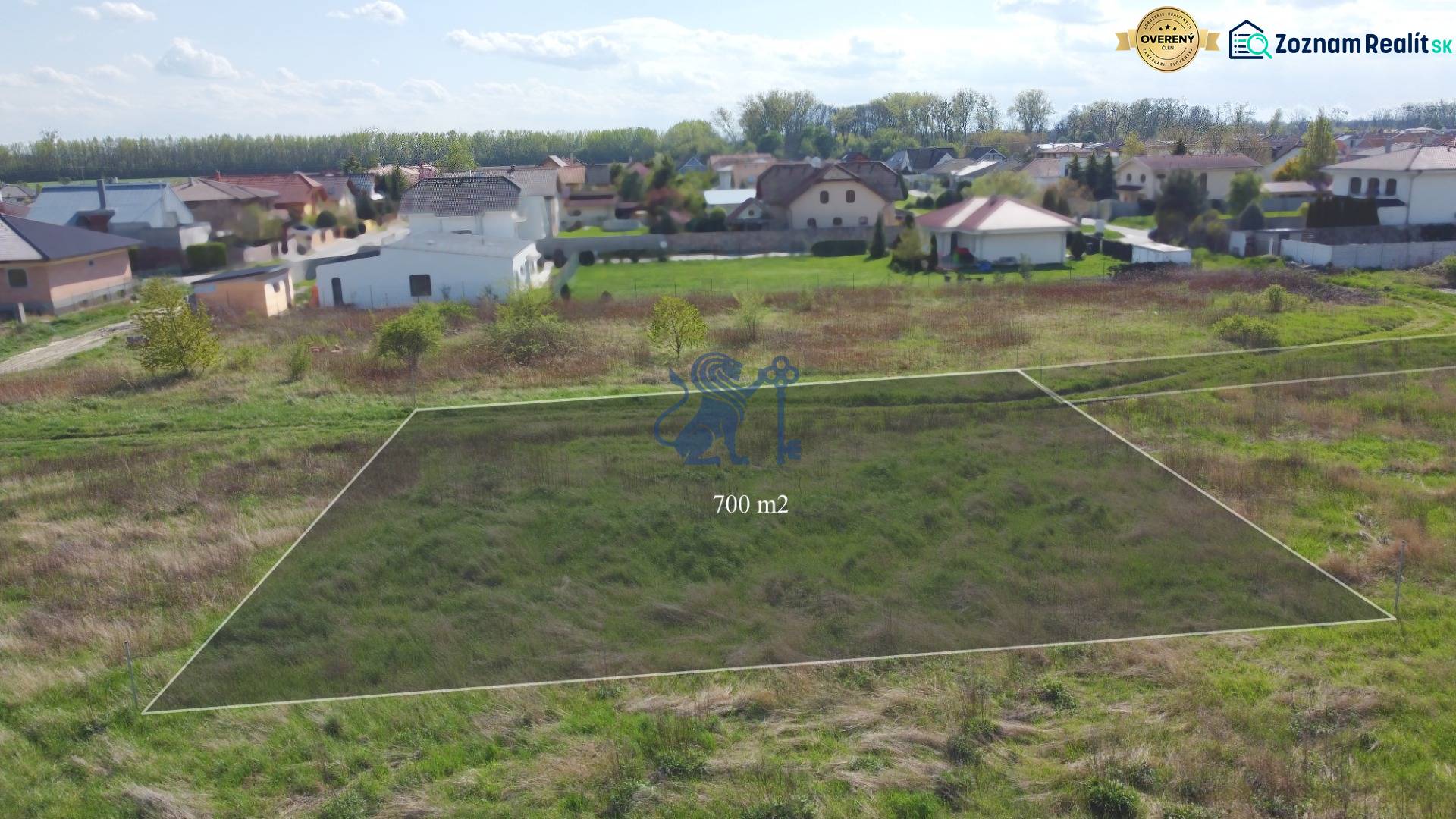 Stavebný pozemok v Bernolákove, Višňová ulica - Na ulici Višňová, pozemky na bývanie, 700 m² lokalita rodinných domov.