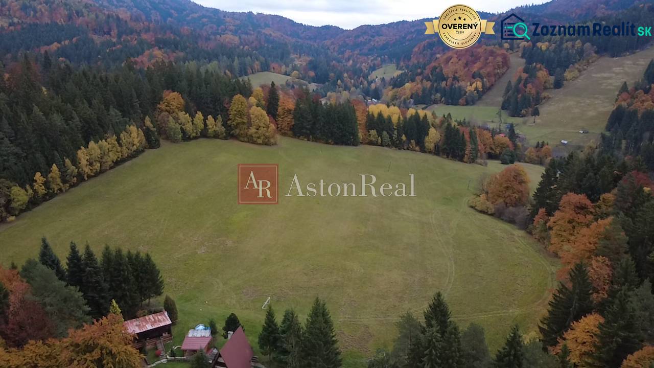 Investičný pozemok s panoramatickým výhľadom Čertov 9.100 m2 - Jesenná krajina s farebnými listami v Rekreačných pozemkoch v Čertove, Lazy pod Makytou.