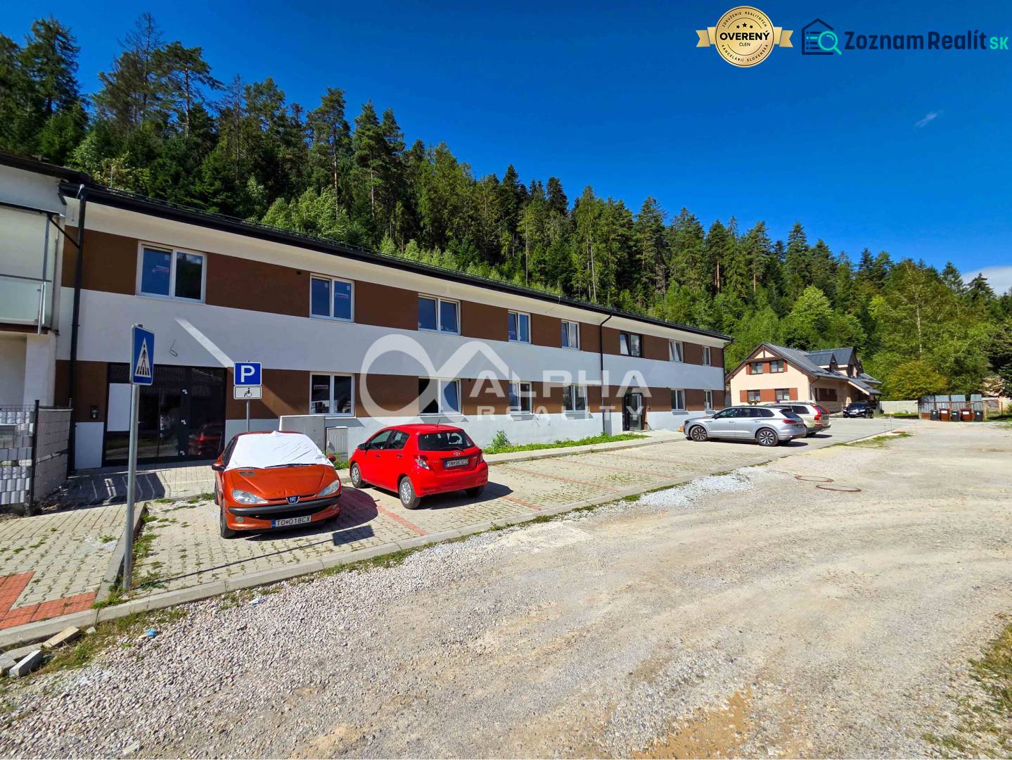 EXKLUZÍVNE 3i byt 128,53m2 s terasou, parkovaním, Nov. Huta - Obytná budova a parkovisko na Novoveskej Hute v Spišskej Novej Vsi, 3-izbový byt.