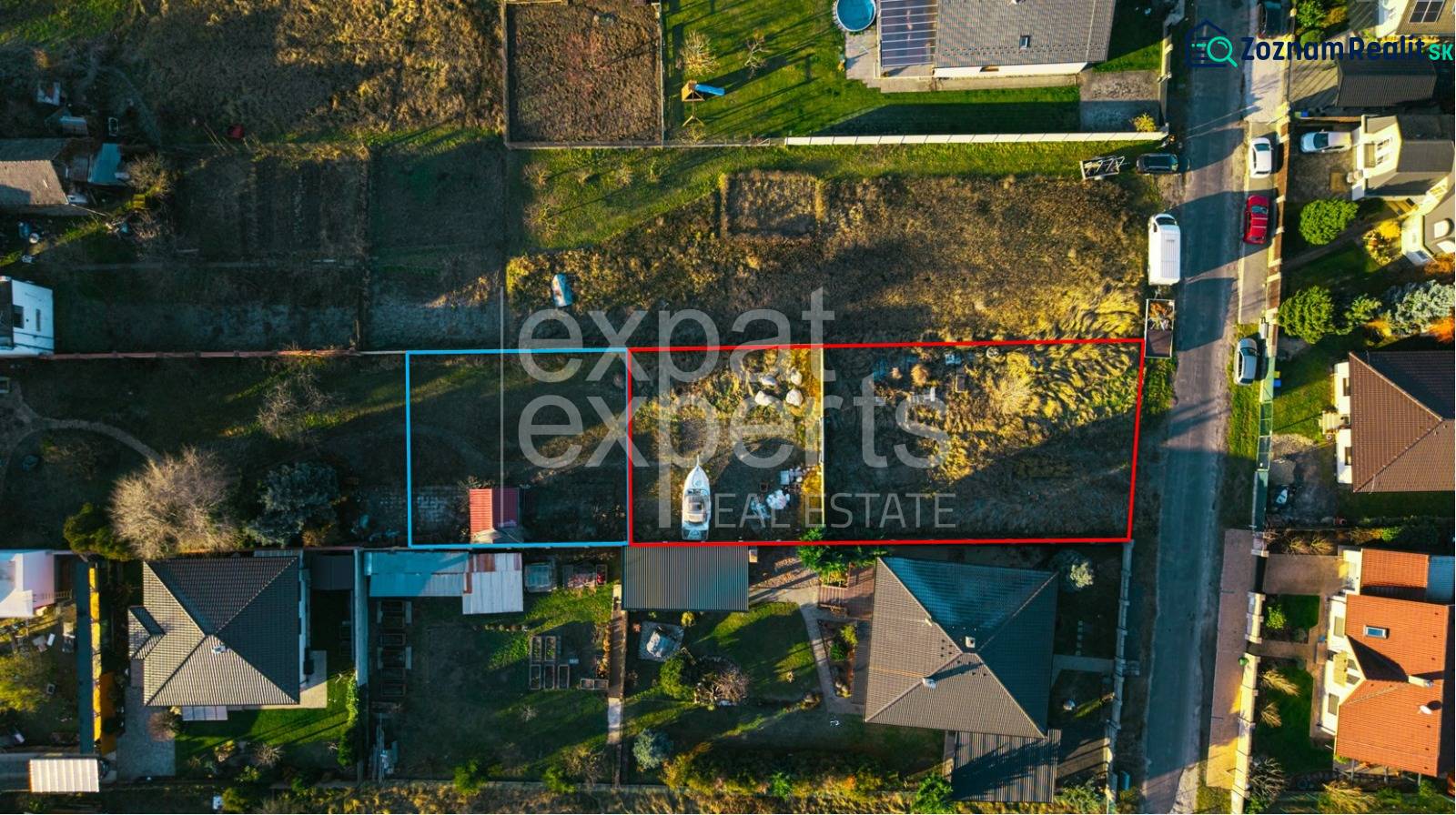 Stavebný pozemok na RD /dvojdom, pri lese za traťou, 1170m2, všetky IS - Letecký pohľad na pozemky pre bývanie v Lozorne na Borovicovej ulici.