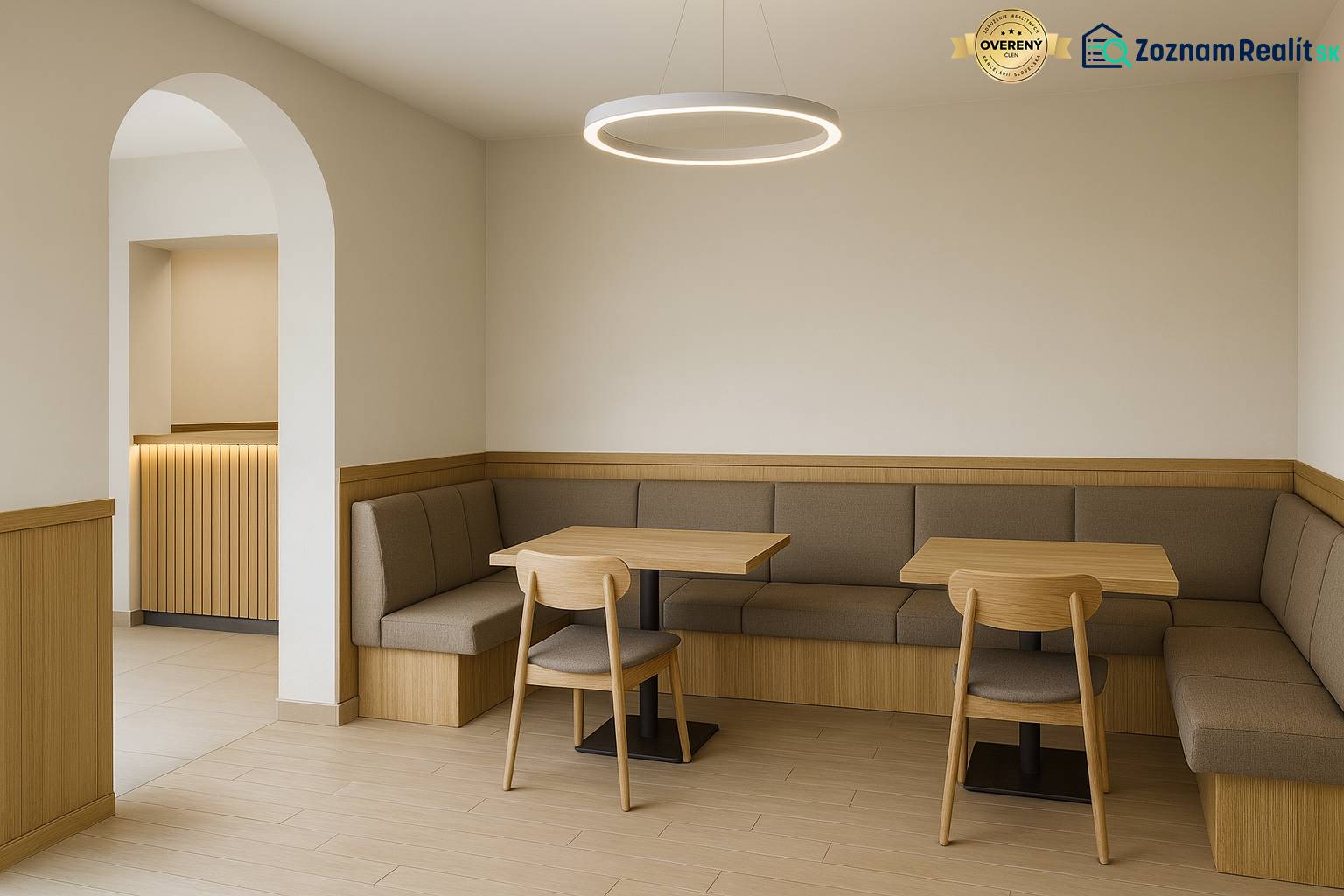 Multifunkčný priestor s terasou v Starom Meste - Obchodné priestory s podlahou s dreveným dekorom, útulné sedenie a kruhové svietidlo.