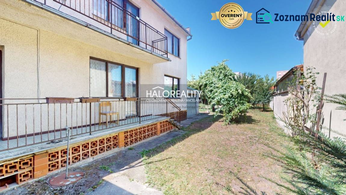 Predaj, rodinný dom Malacky, Martina Benku - EXKLUZÍ... - Rodinný dom v Malackách s priestrannou záhradou, terasou a zelenou predzáhradkou.