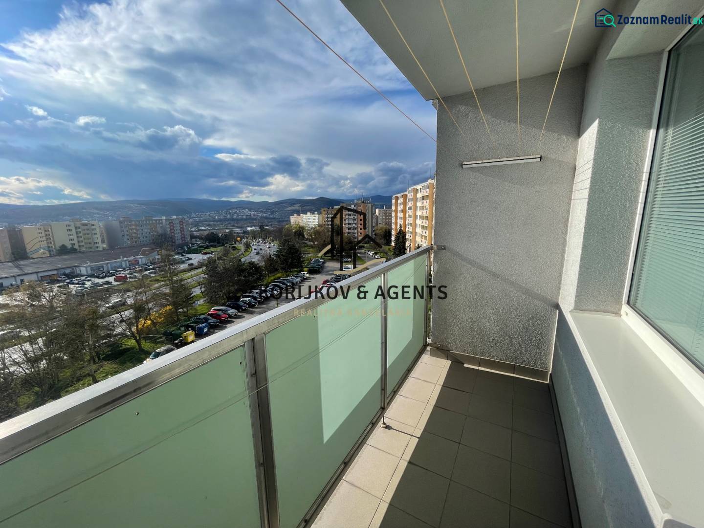 PRENÁJOM, 3 izbový byt na Fábryho ulici, Košice - Dargovských Hrdinov - Výhľad z balkóna 3-izbového bytu na Fábryho v Košiciach, mestská časť Dargovských hrdinov.