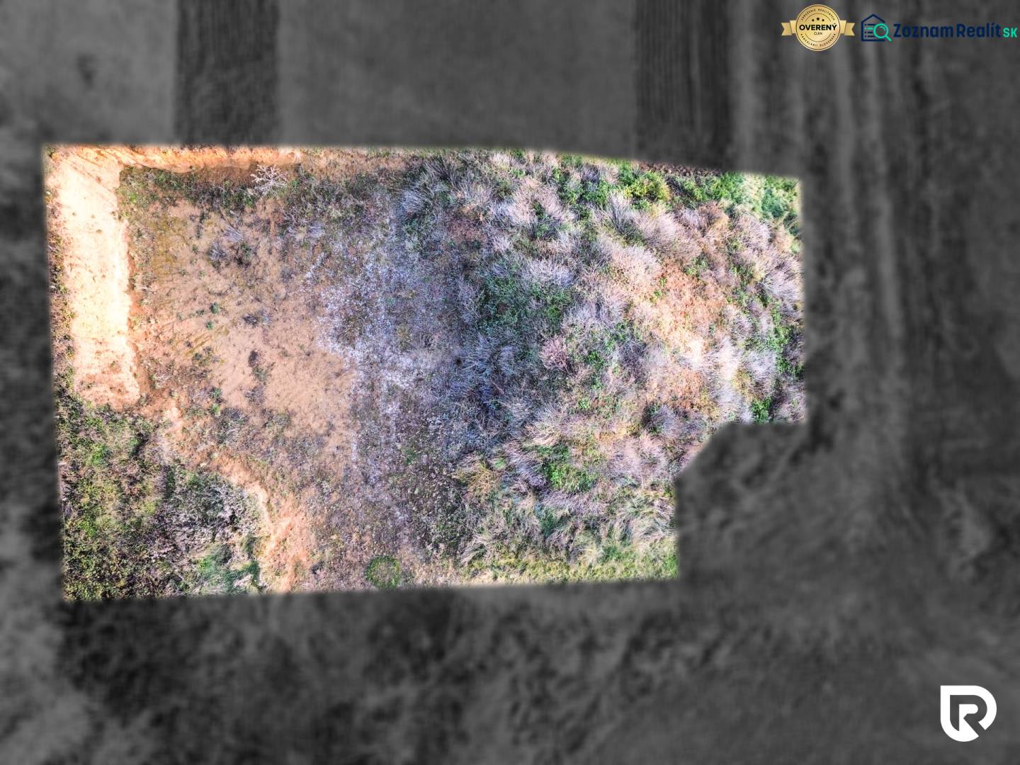 Stavebný pozemok na výstavbu RD, 652m2, Melčice-Lieskové - Pozemok na bývanie v Melčiciach-Lieskovom so zeleňou a prírodným terénom.