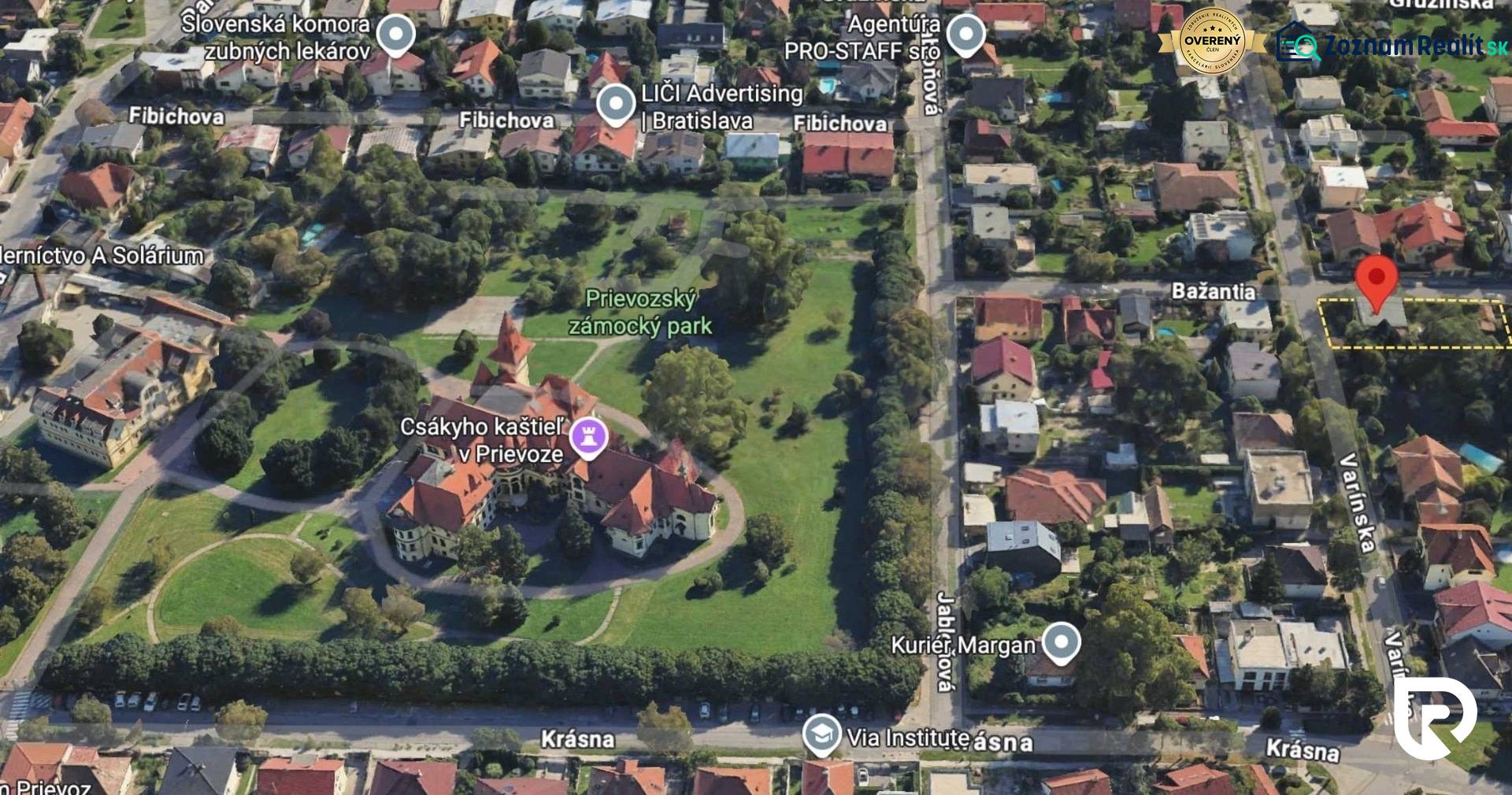 Exkluzívny stavebný pozemok Ružinov - Prievoz 760 m²   - Letecký pohľad na rodinné domy pri Varínskej ulici v Bratislave - Ružinove.