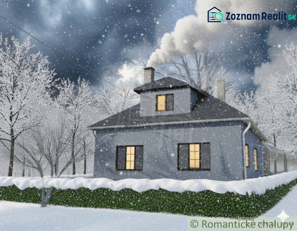 Rodinný dom v srdci Štiavnických vrchov, Štiavnické Bane. - Rodinný dom v Štiavnických Baniach obklopený snehom, zasnežené stromy, dym z komína.