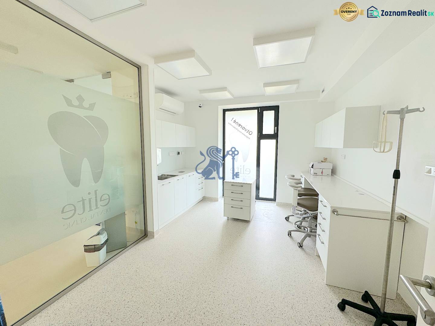 Kompletne zariadená ambulancia, Záhorská Bystrica - Dentálna klinika s moderným vybavením na Kunovskej ulici ponúka obchodné priestory.