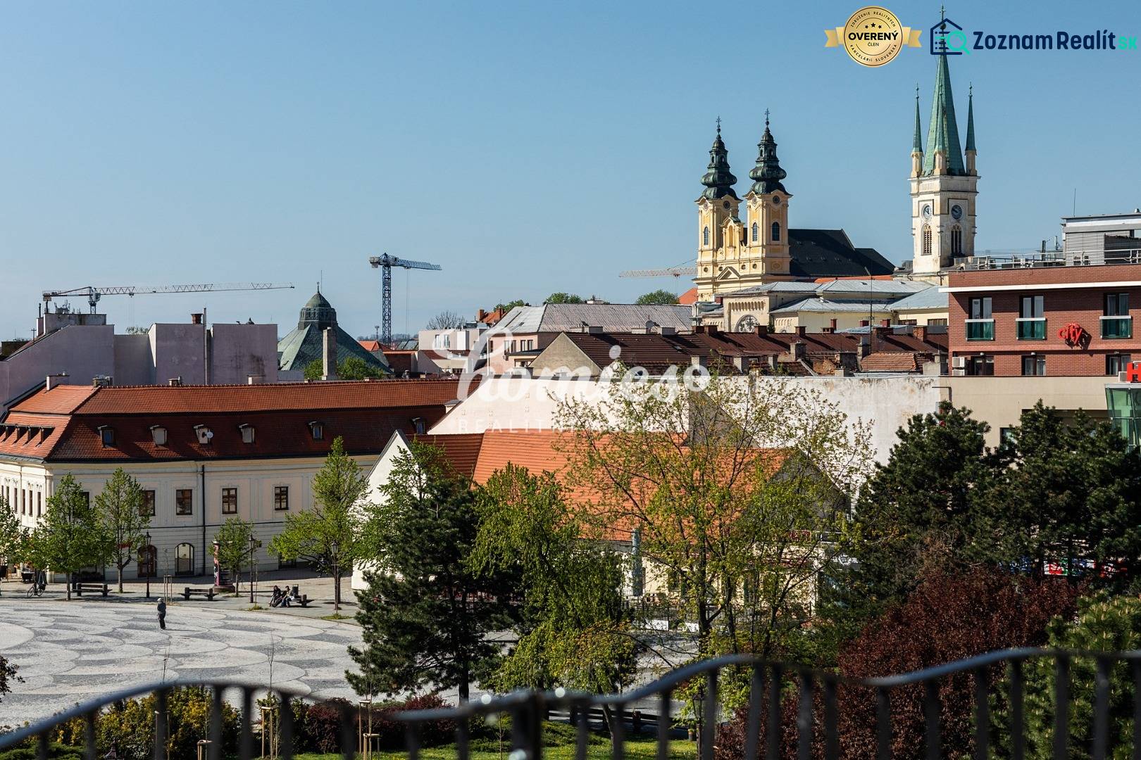 PRENÁJOM 3 izbový luxusný byt  v centre Nitry s veľkou terasou - Historické centrum Nitry s katedrálou a žeriavmi, vhodné pre 3-izbový byt.