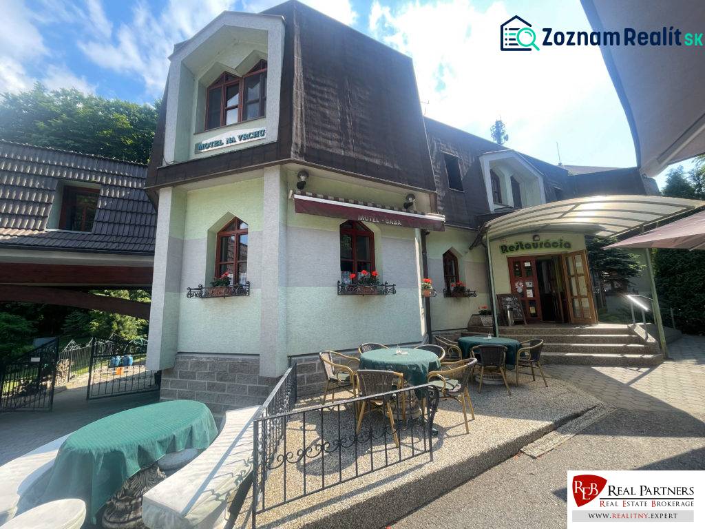 Jedinečná investičná príležitosť ! Motel na vrchu Pezinská Baba - Exteriér hotelu a penziónu na Pezinskej babe v Pezinku s terasou.