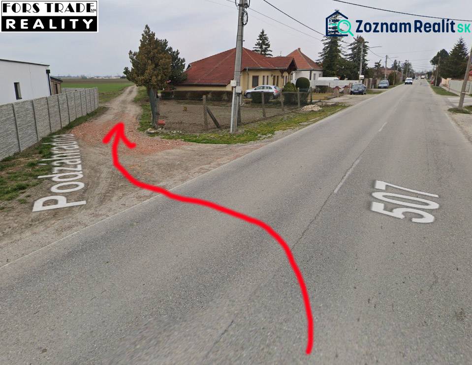 Predám pozemok v Mostovej - 2244m2  - Vidiecka cesta s odbočkou na ulici Podzámska, vhodné pozemky na bývanie.