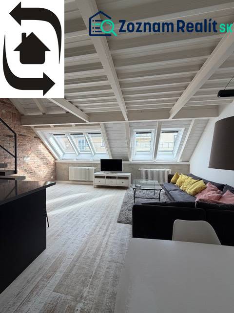 4 Izbový byt na Medenej ulici na prenájom - Podkrovná obývačka so strešnými oknami, podlaha s dreveným dekorom, 4-izbový byt.