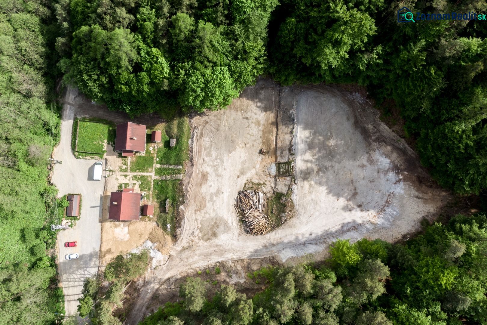 PREDANÉ-POZEMKY NA PREDAJ V OBCI LIPOVCE (od 800-3700m2)
