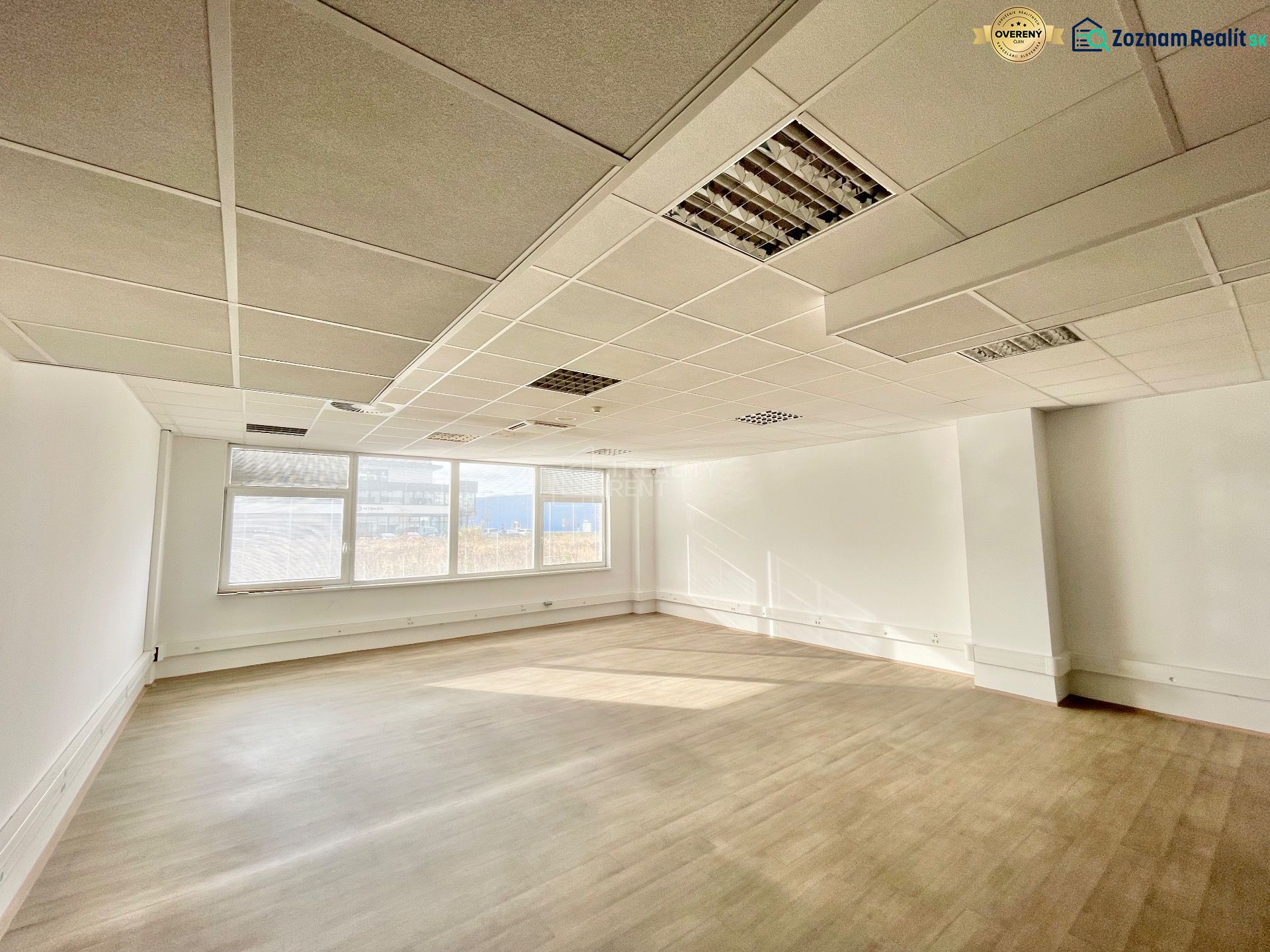 Na prenájom kancelárske priestory 200 m2 v Living centre v Žiline - Kancelária 200 m²
