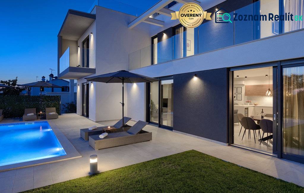 CHORVÁTSKO - Krásna moderná vila s garážou - POREČ - 15.jpg