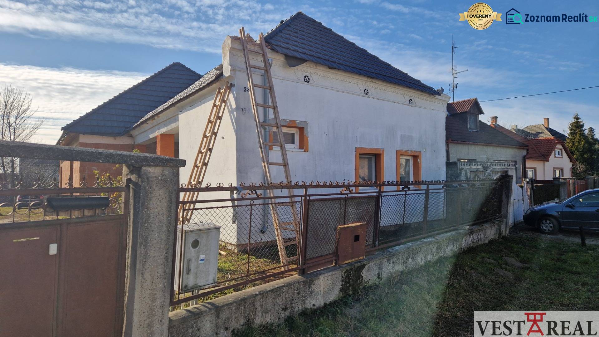 Na predaj rodinný dom, pozemok 1041 m2 Neded  - čelný pohľad