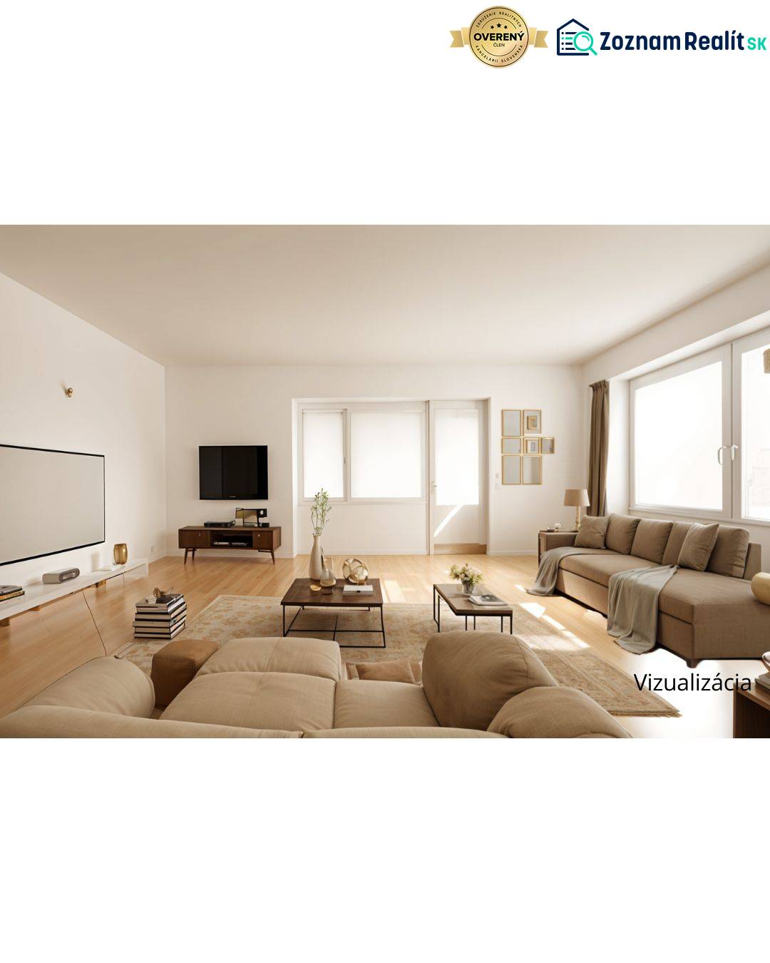 Dvojgeneračný rodinný dom s potenciálom | 2 bytové jednotky, TV - Svetlá obývacia izba v rodinnom dome s podlahou s dreveným dekorom a pohodlnými sedačkami.