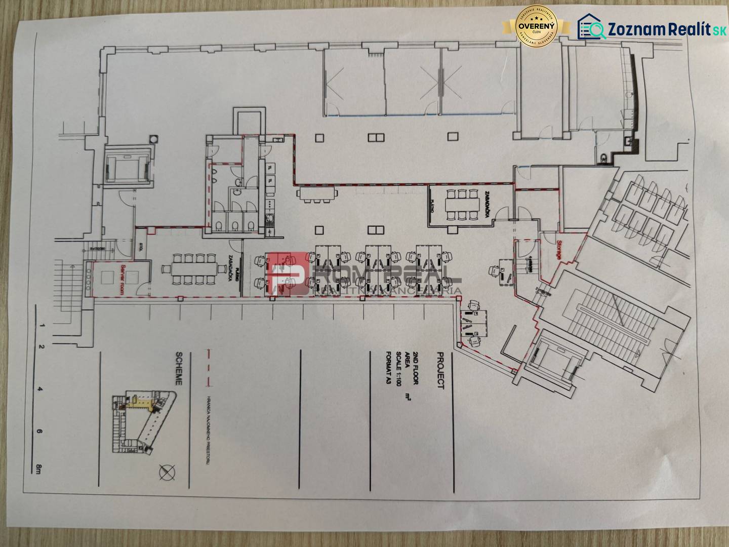 Kancelársky priestor 205 m2 v centre BA za rozumnú cenu - Plán kancelárie s pracovnými miestami, zasadacími miestnosťami a schodiskom.