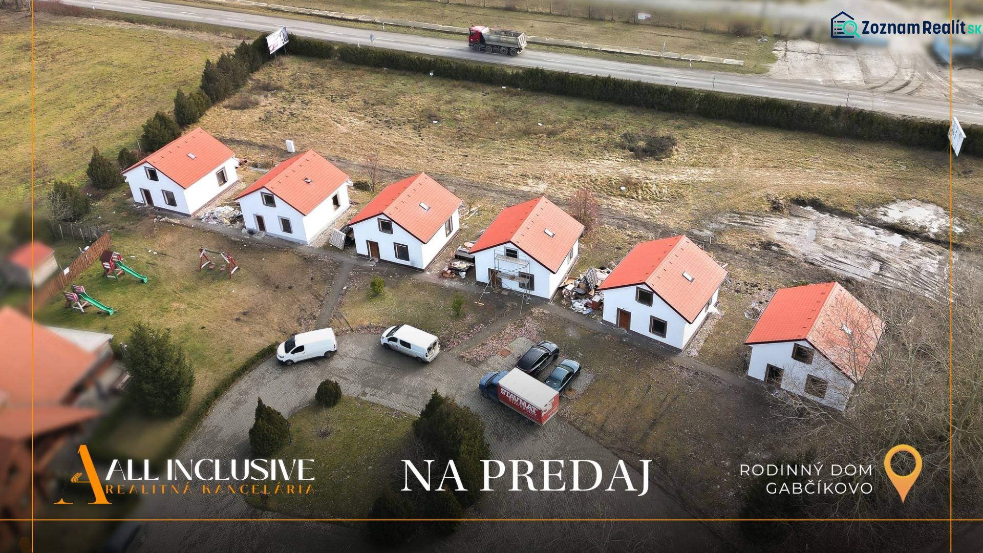 NA PREDAJ 4-IZBOVÉ RD – REZIDENČNÝ PROJEKT, GABČÍKOVO - Rodinné domy v Gabčíkove, radová zástavba s červenými strechami na predaj.