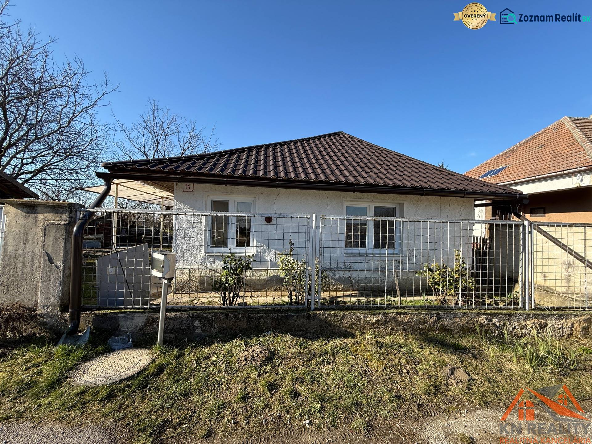 Výborná investícia! Pozemok so starým rodinným domom Svätý Peter - Rodinný dom na Cintorínskej ulici v Svätom Petri s oploteným dvorom a záhradou.