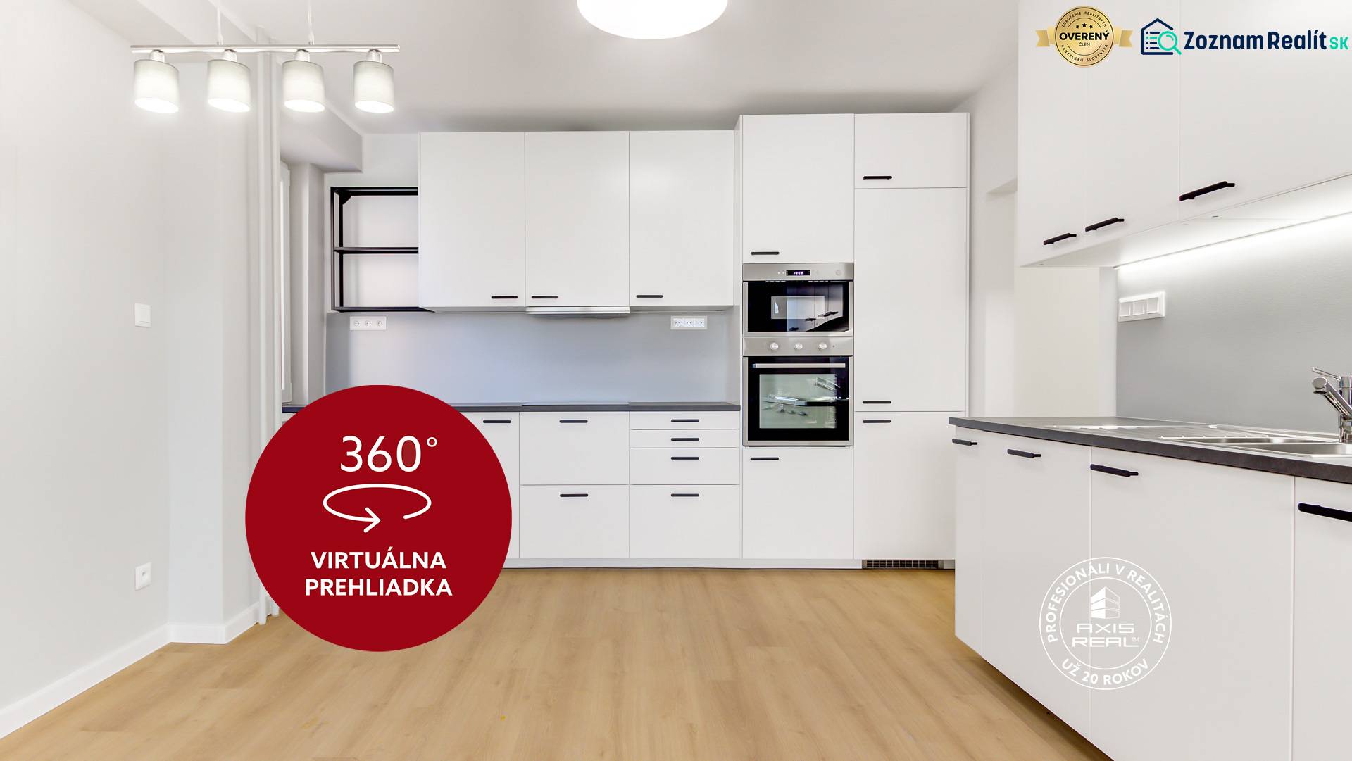 Nezariadený 3i byt po komp. rek. s lodžiou, Budyšínska - Svetlá kuchyňa s bielymi skrinkami a podlahou s dreveným dekorom v 3-izbovom byte.