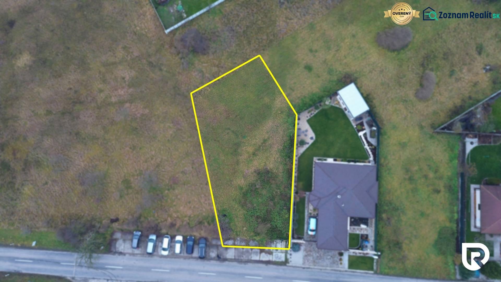 Stavebný pozemok 946m2 pre Rodinný dom | Mierovo - Pozemok pre bývanie v Mierove na Mierovej ulici vedľa rodinného domu.