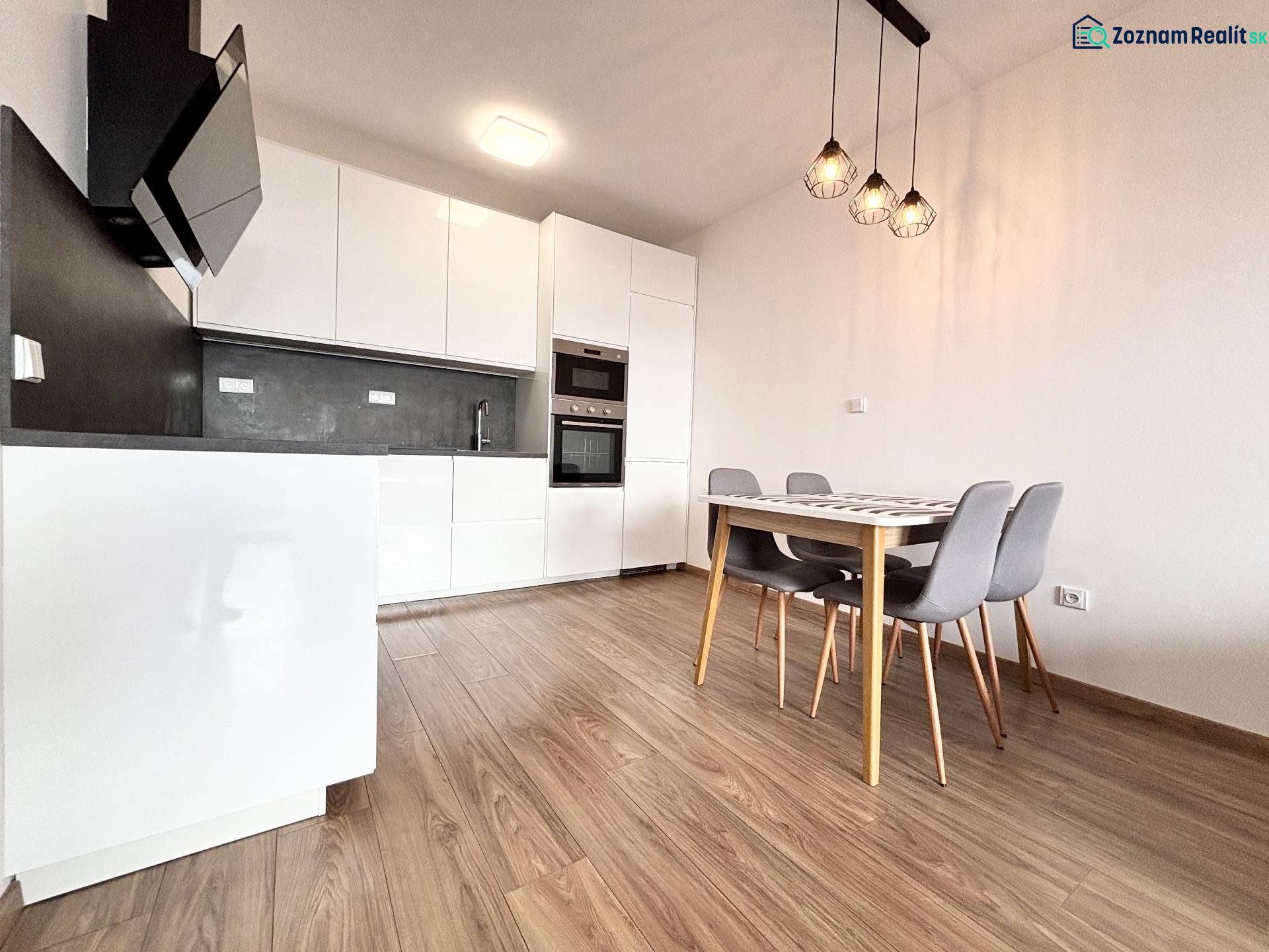 I PRENÁJOM - Nový moderný 2-izb. byt, TEHELNÉ POLE, Bajkalská - Kuchyňa so stolom v 2-izbovom byte na ulici Bajkalská, svetlá a priestranná.